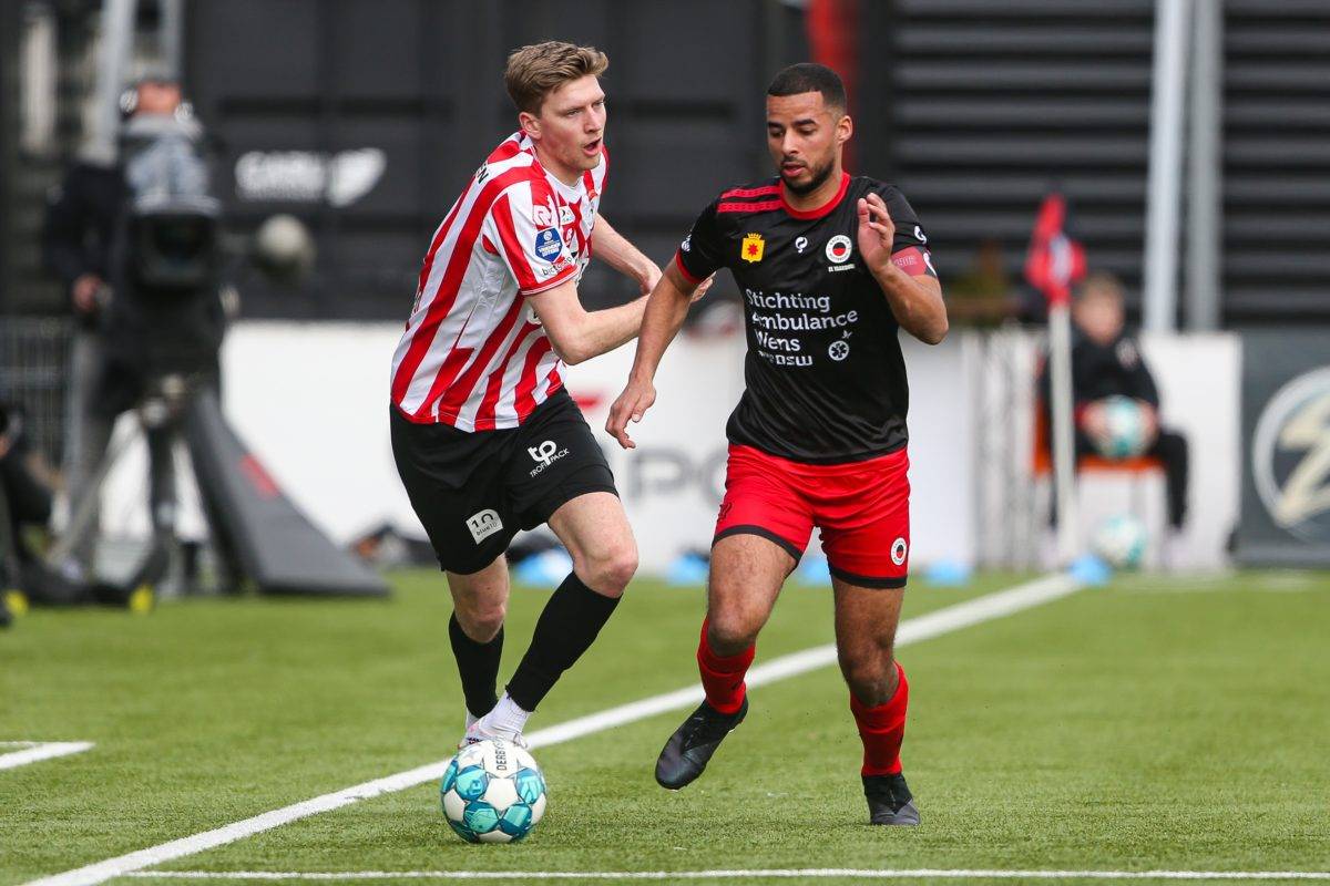 中扮演着至 中扮演着至